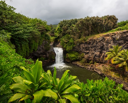 Hawaii, land of waterfalls Hawaii, land of waterfalls